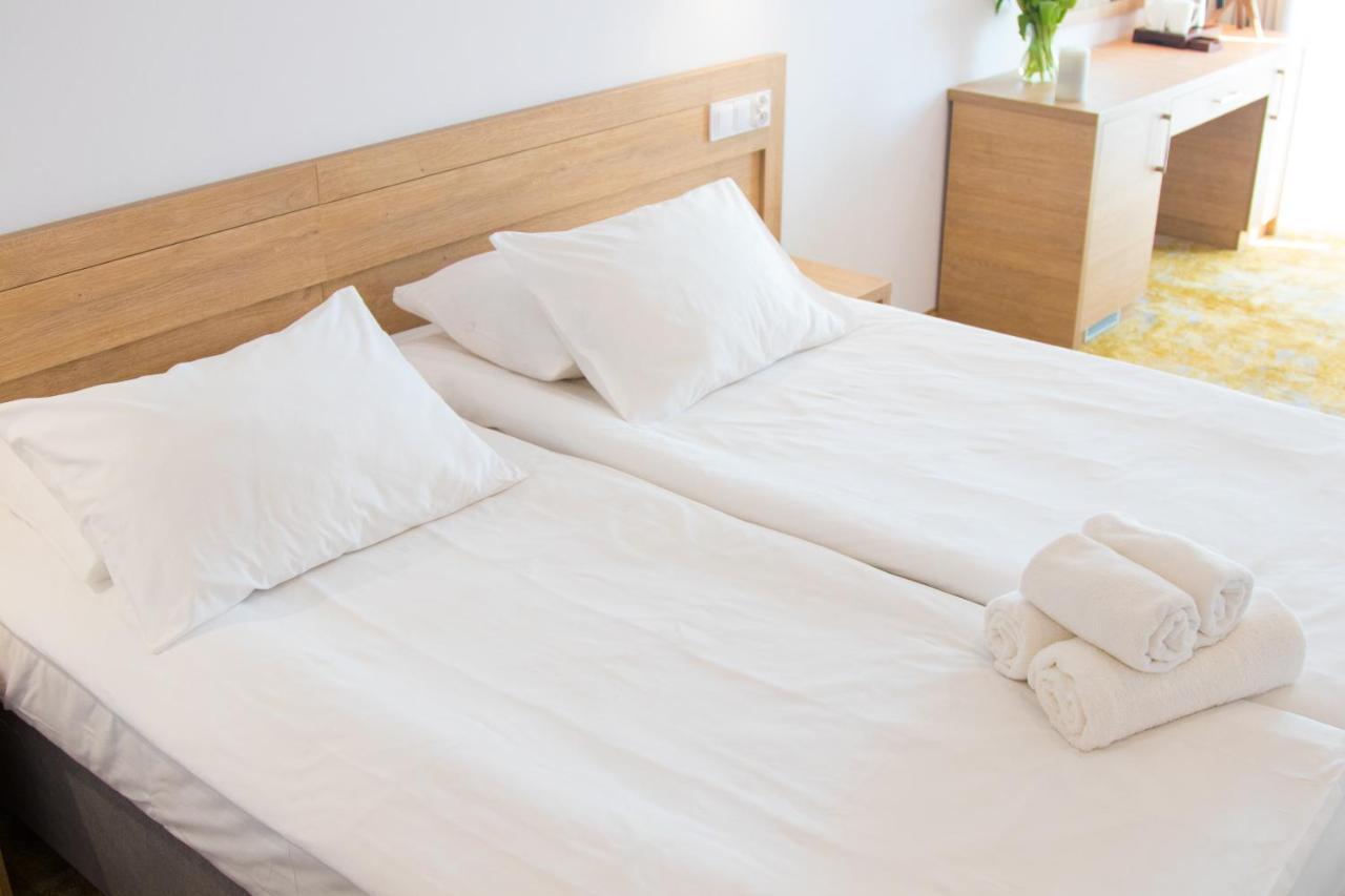 Amber Port Hotel Дарволко Екстериор снимка
