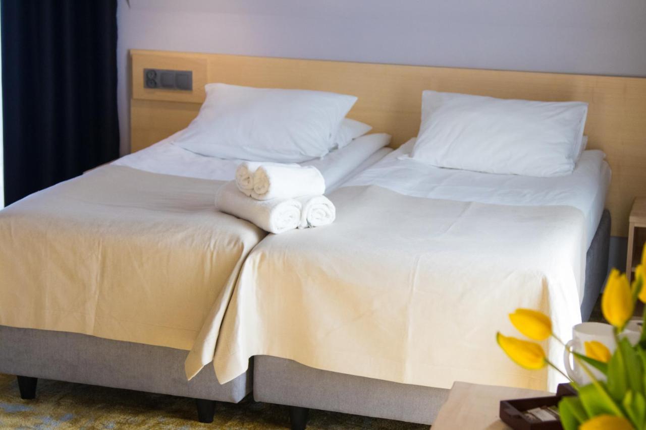 Amber Port Hotel Дарволко Екстериор снимка